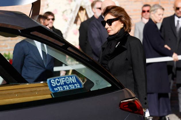 Valentino’s funeral arrivals ROME, ITALY - JANUARY 23: Guest attend the fashion designer Valentino Garavani’s funeral, held at the Basilique Santa Maria degli Angeli, on January 23, 2026 in Rome, Italy. Photo by Marco Piovanotto Abacapress.com  Copyright: xPiovanottoxMarco ABACAx