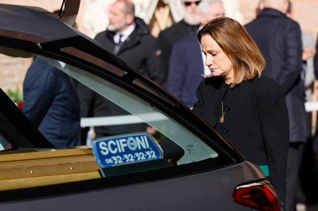 Valentino’s funeral arrivals ROME, ITALY - JANUARY 23: Guest attend the fashion designer Valentino Garavani’s funeral, held at the Basilique Santa Maria degli Angeli, on January 23, 2026 in Rome, Italy. Photo by Marco Piovanotto Abacapress.com  Copyright: xPiovanottoxMarco ABACAx