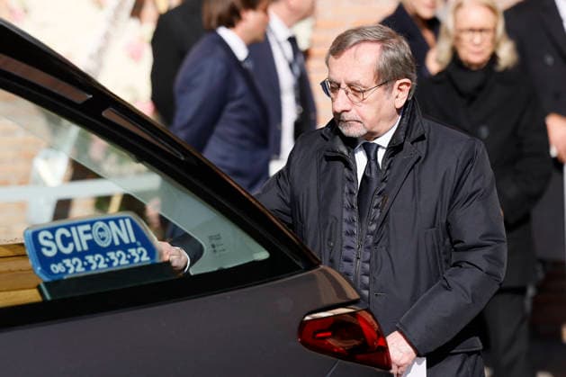 Valentino’s funeral arrivals ROME, ITALY - JANUARY 23: Guest attend the fashion designer Valentino Garavani’s funeral, held at the Basilique Santa Maria degli Angeli, on January 23, 2026 in Rome, Italy. Photo by Marco Piovanotto Abacapress.com  Copyright: xPiovanottoxMarco ABACAx