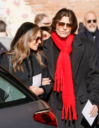 Valentino’s funeral arrivals ROME, ITALY - JANUARY 23: British actress and model Liz Hurley (2nd R) and her son Damian Hurley attend the fashion designer Valentino Garavani’s funeral, held at the Basilique Santa Maria degli Angeli, on January 23, 2026 in Rome, Italy. Photo by Marco Piovanotto Abacapress.com  Copyright: xPiovanottoxMarco ABACAx