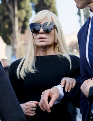 Valentino’s funeral arrivals ROME, ITALY - JANUARY 23: Donatella Versace attends the fashion designer Valentino garavani’s funeral, held at the Basilique Santa Maria degli Angeli, on January 23, 2026 in Rome, Italy. Photo by Marco Piovanotto Abacapress.com  Copyright: xPiovanottoxMarco ABACAx