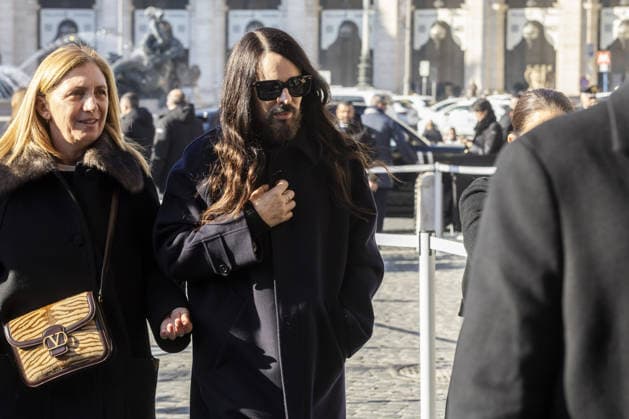 Funeral of the Italian fashion designer Valentino Garavani in Rome ROME, ITALY - JANUARY 23: (----EDITORIAL USE ONLY - MANDATORY CREDIT - FONDAZIONE VALENTINO GARAVANI E GIANCARLO GIAMMETTI HANDOUT - NO MARKETING NO ADVERTISING CAMPAIGNS - DISTRIBUTED AS A SERVICE TO CLIENTS----) Alessandro Michele (R) arrives at the Basilica di Santa Maria degli Angeli e dei Martiri to attend the funeral ceremony of the late Italian fashion designer Valentino Gavarani in Rome, Italy on January 23, 2026. Fondazione Valentino Garavani e Giancarlo Giammetti Handout Anadolu Rome Italy. Editorial use only. Please get in touch for any other usage.  Copyright: x2026xAnadoluxFondazionexValentinoxGaravanixexGiancarloxGiammettix xHandoutx