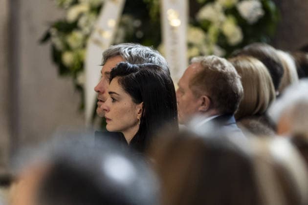 Fashion world bids farewell to legendary designer Valentino in Rome ROME, ITALY - JANUARY 23: (----EDITORIAL USE ONLY - MANDATORY CREDIT - FONDAZIONE VALENTINO GARAVANI E GIANCARLO GIAMMETTI HANDOUT - NO MARKETING NO ADVERTISING CAMPAIGNS - DISTRIBUTED AS A SERVICE TO CLIENTS----) US actress Anne Hathaway (C) attends the funeral service of legendary Italian fashion designer Valentino Garavani at the Basilica of Saint Mary of the Angels and Martyrs in Rome, Italy on January 23, 2026. Famous figures from the fashion and entertainment world gathered to pay their last respects to the Last Emperor of fashion. Fondazione Valentino Garavani e Giancarlo Giammetti Handout Anadolu Rome Italy. Editorial use only. Please get in touch for any  Copyright: x2026xAnadoluxFondazionexValentinoxGaravanixexGiancarloxGiammettix xHandoutx