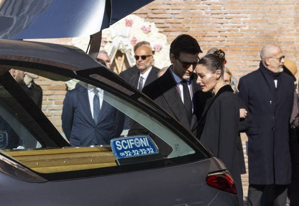 Funeral of the Italian fashion designer Valentino Garavani in Rome ROME, ITALY - JANUARY 23: Olivia Palermo and Johannes Huebl in front of the coffin at Basilica di Santa Maria degli Angeli e dei Martiri on January 23, 2026 in Rome, Italy. Italian fashion designer Valentino Garavani died at 93 years old in Rome on January 19. Prima Barol Anadolu Rome Italy. Editorial use only. Please get in touch for any other usage.  Copyright: x2026xAnadoluxPrimaxBarolx