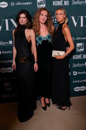 Vixen Awards 2025 Oslo, Norway 20260123 Adina Schjolden Pedersen left arrives on the red carpet for the presentation of the Vixen Awards 2025 at the Radisson Blu Plaza Hotel in Oslo on Friday Photo Fredrik Varfjell NTB Oslo Norway LV2CpRfkVgc EDITORIAL USE ONLY Ref ENTLV2CpRfkVgc jpg  Copyright: xFredrikxVarfjellx xNTBx