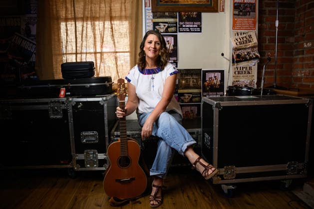TAMWORTH COUNTRY MUSIC FESTIVAL, Country singer-songwriter Sara Storer poses for a photograph during the 54th Tamworth Country Music Festival in Tamworth, NSW, Saturday, January 24, 2026. ( NO ARCHIVING TAMWORTH NEW SOUTH WALES AUSTRALIA  Copyright: xBIANCAxDExMARCHIx 20260124122071527910