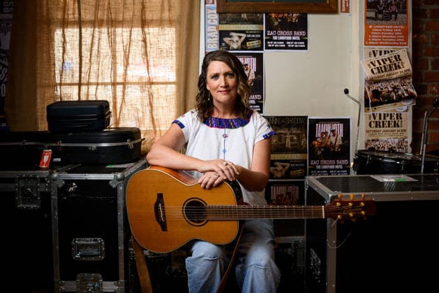 TAMWORTH COUNTRY MUSIC FESTIVAL, Country singer-songwriter Sara Storer poses for a photograph during the 54th Tamworth Country Music Festival in Tamworth, NSW, Saturday, January 24, 2026. ( NO ARCHIVING TAMWORTH NEW SOUTH WALES AUSTRALIA  Copyright: xBIANCAxDExMARCHIx 20260124130063824438