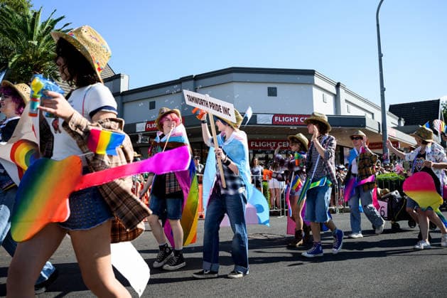 TAMWORTH COUNTRY MUSIC FESTIVAL, Tamworth Pride Inc take part in the artist parade during the 54th Tamworth Country Music Festival in Tamworth, NSW, Saturday, January 24, 2026. ( NO ARCHIVING TAMWORTH NEW SOUTH WALES AUSTRALIA  Copyright: xBIANCAxDExMARCHIx 20260124111131161192
