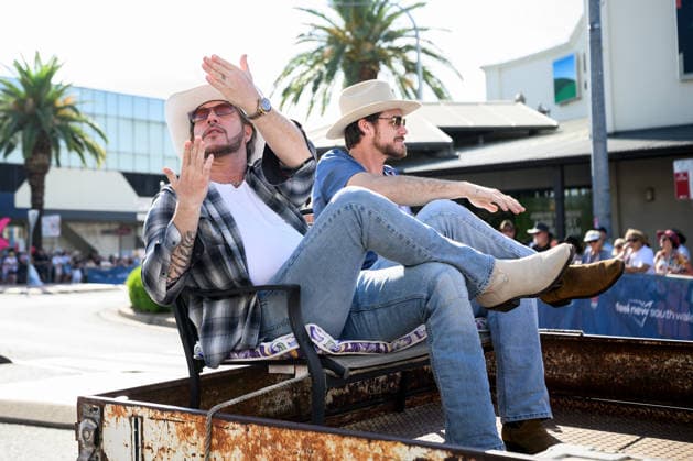 TAMWORTH COUNTRY MUSIC FESTIVAL, American country singer and songwriter Craig Wayne Boyd (left) in the artist parade during the 54th Tamworth Country Music Festival in Tamworth, NSW, Saturday, January 24, 2026. ( NO ARCHIVING TAMWORTH NEW SOUTH WALES AUSTRALIA  Copyright: xBIANCAxDExMARCHIx 20260124113686084480