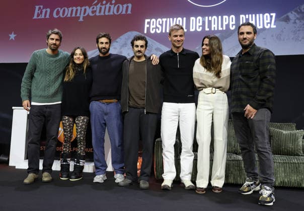 29eme Festival International du Film de Comedie de lAlpe dHuez 2026 International Alpe d Huez Comedy Film Festival Tom Leeb, Constance Labbe, Guillaume Labbe, Bertrand Goncalves, Kevin Garnichat, Elsa Leeb 452458 2026 01 23 Alpe dHuez France  Copyright: xIsabellexVautierx xStarfacex STAR_452458_103