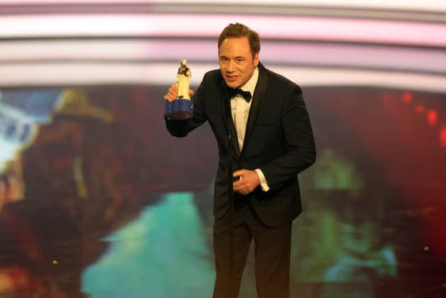 Bavarian Film Award 2025 Michael Bully Herbig with his Pierrot in his hand during his acceptance speech for his award for the most successful film Das Kanu des Manitu Presentation of the 47 Bavarian Film Award on 23 01 2026 at the Prinzregententheater in Munich Bavaria, Germany The Bavarian Film Award has