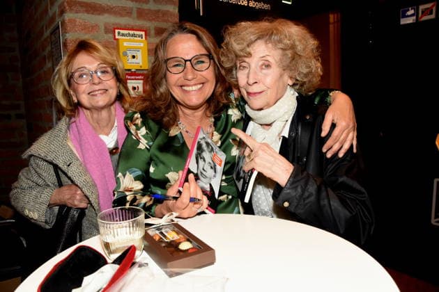 Gisela Schneeberger, actress Marie Theres Relin actress author Ilse Neubauer actress Munich 23 01 2026 Lach und Schiessgesellschaft, Fat Cat, former Gasteig, Marie Theres Relin presents her book Yes, We Schell about her mother Maria Schell, occasion for the 100th birthday of Maria Schell actress photo Munich