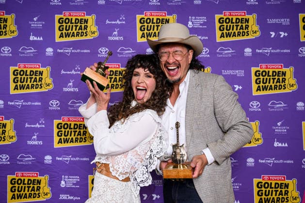 TAMWORTH COUNTRY MUSIC FESTIVAL, Video of the Year winners Fanny Lumsden (left) and Dan Stanley Freeman pose for a photograph during the Golden Guitar Awards during the 54th Tamworth Country Music Festival in Tamworth, NSW, Saturday, January 24, 2026. ( NO ARCHIVING TAMWORTH NEW SOUTH WALES AUSTRALIA  Copyright: xBIANCAxDExMARCHIx 20260124182956836081