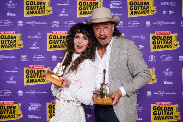 TAMWORTH COUNTRY MUSIC FESTIVAL, Video of the Year winners Fanny Lumsden (left) and Dan Stanley Freeman pose for a photograph during the Golden Guitar Awards during the 54th Tamworth Country Music Festival in Tamworth, NSW, Saturday, January 24, 2026. ( NO ARCHIVING TAMWORTH NEW SOUTH WALES AUSTRALIA  Copyright: xBIANCAxDExMARCHIx 20260124184434500578