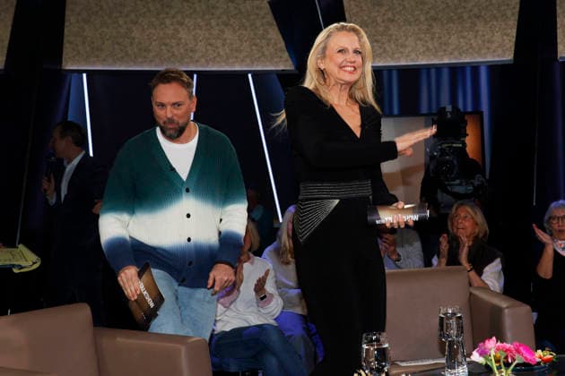 Hamburg, Germany 23 Jan 2026 NDR Talk Show 23 01 2026 In the picture Barbara Schöneberger and Steven Gätjen Barbara Schoeneberger and Steven Gaetjen NDR Studio Hamburg Copyright: xFotostandx xMeyerx
