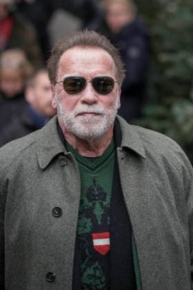 KITZBUEHEL, OESTERREICH 24. JAENNER: Das Bild zeigt den Hollywood-Schauspieler Arnold Schwarzenegger waehrend der VIP-Gaeste beim FIS Alpinen Skiweltcup Herren-Abfahrt in Kitzbuehel am 24. Januar 2026 in Kitzbuehel, OESTERREICH, TIROL. KITZBUEHEL, AUSTRIA - JANUARY 24: picture shows Hollywood actor Arnold Schwarzenegger during the VIP guests during the FIS Alpine Ski World Cup Men s Downhill in Kitzbuehel at KITZBUEHEL on January 24, 2026 at Kitzbuehel, AUSTRIA, TYROL. Copyright: xIBEX.agencyx xKlausxPressbergerx