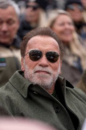 KITZBUEHEL, OESTERREICH 24. JAENNER: Das Bild zeigt den Hollywood-Schauspieler Arnold Schwarzenegger waehrend der VIP-Gaeste beim FIS Alpinen Skiweltcup Herren-Abfahrt in Kitzbuehel am 24. Januar 2026 in Kitzbuehel, OESTERREICH, TIROL. KITZBUEHEL, AUSTRIA - JANUARY 24: picture shows Hollywood actor Arnold Schwarzenegger during the VIP guests during the FIS Alpine Ski World Cup Men s Downhill in Kitzbuehel at KITZBUEHEL on January 24, 2026 at Kitzbuehel, AUSTRIA, TYROL. Copyright: xIBEX.agencyx xKlausxPressbergerx