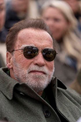 KITZBUEHEL, OESTERREICH 24. JAENNER: Das Bild zeigt den Hollywood-Schauspieler Arnold Schwarzenegger waehrend der VIP-Gaeste beim FIS Alpinen Skiweltcup Herren-Abfahrt in Kitzbuehel am 24. Januar 2026 in Kitzbuehel, OESTERREICH, TIROL. KITZBUEHEL, AUSTRIA - JANUARY 24: picture shows Hollywood actor Arnold Schwarzenegger during the VIP guests during the FIS Alpine Ski World Cup Men s Downhill in Kitzbuehel at KITZBUEHEL on January 24, 2026 at Kitzbuehel, AUSTRIA, TYROL. Copyright: xIBEX.agencyx xKlausxPressbergerx