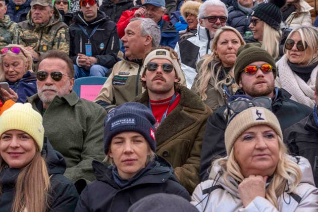 KITZBUEHEL, OESTERREICH 24. JAENNER: Das Bild zeigt den Hollywood-Schauspieler Arnold Schwarzenegger mit seinem Sohn Christopher Schwarzenegger sowie Freunden und dem ehemaligen alpinen Skirennlaeufer Fritz Strobl waehrend der VIP-Gaeste beim FIS Alpinen Skiweltcup Herren-Abfahrt in Kitzbuehel am 24. Januar 2026 in Kitzbuehel, OESTERREICH, TIROL. Ich bevorzuge diese Reaktion KITZBUEHEL, AUSTRIA - JANUARY 24: The picture shows Hollywood actor Arnold Schwarzenegger with his son Christopher Schwarzenegger, together with friends and former alpine skier Fritz Strobl. during the VIP guests during the FIS Alpine Ski World Cup Men s Downhill in Kitzbuehel at KITZBUEHEL on January 24, 2026 at Kitzbuehel, AUSTRIA, TYROL. Copyright: xIBEX.agencyx xKlausxPressbergerx