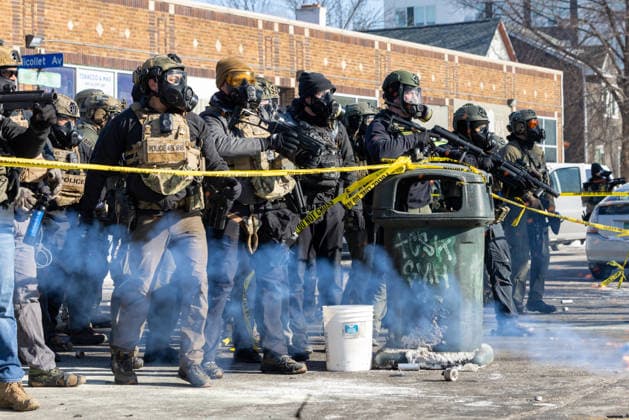 Protests erupt in Minneapolis after federal agent shooting MINNEAPOLIS, UNITED STATES - JANUARY 24: Protesters clash with law enforcement after a federal agent shot and killed a man on Jan. 24 — the second federal-involved shooting in the city this month, deepening tensions over enforcement operations in Minneapolis, United States, on January 24, 2026. Arthur Maiorella Anadolu Minneapolis United States. Editorial use only. Please get in touch for any other usage.  Copyright: x2026xAnadoluxArthurxMaiorellax