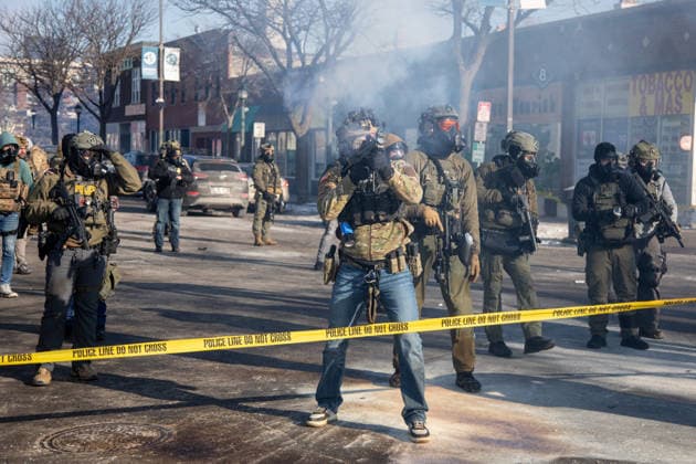Protests erupt in Minneapolis after federal agent shooting MINNEAPOLIS, UNITED STATES - JANUARY 24: Protesters clash with law enforcement after a federal agent shot and killed a man on Jan. 24 — the second federal-involved shooting in the city this month, deepening tensions over enforcement operations in Minneapolis, United States, on January 24, 2026. Arthur Maiorella Anadolu Minneapolis United States. Editorial use only. Please get in touch for any other usage.  Copyright: x2026xAnadoluxArthurxMaiorellax