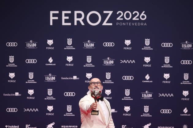 Photocall of award winners at the Feroz Awards 2026 Actor Javier Cámara poses with the Award for Best Actor in a Leading Role in a Series for Jakarta on the red carpet of the award winners at the Feroz Awards 2026, at the Pazo da Cultura, on January 24, 2026, in Pontevedra, Galicia Spain The Feroz Awards are presented annually by the Asociación de Informadores Cinematográficos de Espana since 2014, with the aim of highlighting the best of the years audiovisual production, both in film and television 24 JANUARY 2026 Pontevedra Galicia Pontevedra Galicia Galicia Espana  Copyright: xEduardoxParrax 7242460