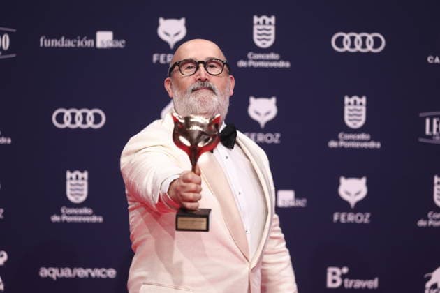 Photocall of award winners at the Feroz Awards 2026 Actor Javier Cámara poses with the Award for Best Actor in a Leading Role in a Series for Jakarta on the red carpet of the award winners at the Feroz Awards 2026, at the Pazo da Cultura, on January 24, 2026, in Pontevedra, Galicia Spain The Feroz Awards are presented annually by the Asociación de Informadores Cinematográficos de Espana since 2014, with the aim of highlighting the best of the years audiovisual production, both in film and television 24 JANUARY 2026 Pontevedra Galicia Pontevedra Galicia Galicia Espana  Copyright: xEduardoxParrax 7242459