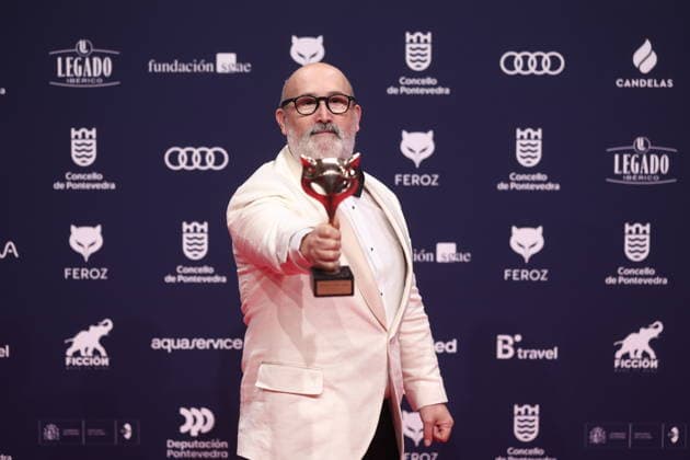 Photocall of award winners at the Feroz Awards 2026 Actor Javier Cámara poses with the Award for Best Actor in a Leading Role in a Series for Jakarta on the red carpet of the award winners at the Feroz Awards 2026, at the Pazo da Cultura, on January 24, 2026, in Pontevedra, Galicia Spain The Feroz Awards are presented annually by the Asociación de Informadores Cinematográficos de Espana since 2014, with the aim of highlighting the best of the years audiovisual production, both in film and television 24 JANUARY 2026 Pontevedra Galicia Pontevedra Galicia Galicia Espana  Copyright: xEduardoxParrax 7242458