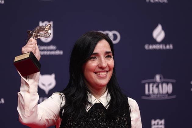 Photocall of award winners at the Feroz Awards 2026 Director and screenwriter Alauda Ruiz de Azúa poses with the Feroz DAMA Award for best screenplay of a film for Los domingos on the red carpet of the award winners at the Feroz Awards 2026, at the Pazo da Cultura, on January 24, 2026, in Pontevedra, Galicia Spain The Feroz Awards are presented annually by the Asociación de Informadores Cinematográficos de Espana since 2014, with the aim of highlighting the best of the years audiovisual production, both in film and television 24 JANUARY 2026 Pontevedra Galicia Pontevedra Galicia Galicia Spain.  Copyright: xEduardoxParrax 7242484