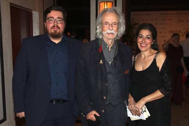 Presentation of the Honorary Award of the Berlin Press Ball for Press and Freedom of Expression Berlin, 24 01 2026 ean Pütz with son Jean Adrian Pütz and wife Pina Coluccia at the presentation of the Honorary Award of the Berlin Press Ball for Press and Freedom of Expression at the Hotel JW Marriott in Berlin Berlin Copyright: xMatthiasxGränzdörferx