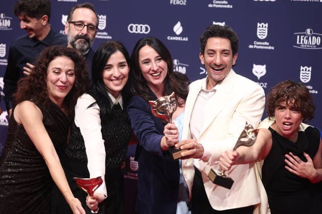 Photocall of award winners at the Feroz Awards 2026 The team of Los domingos poses with the awards they have won on the red carpet of the award winners at the Feroz Awards 2026, at the Pazo da Cultura, on January 24, 2026, in Pontevedra, Galicia Spain The Feroz Awards are presented annually by the Asociación de Informadores Cinematográficos de Espana since 2014, with the aim of highlighting the best audiovisual production of the year, both in film and television 24 JANUARY 2026 Pontevedra Galicia Pontevedra Galicia Galicia Spain  Copyright: xEduardoxParrax 7242565