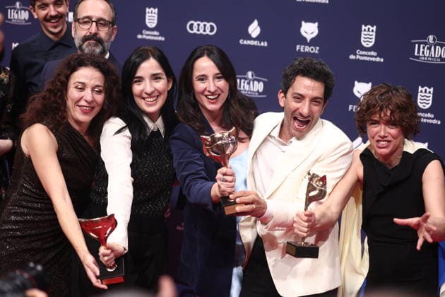 Photocall of award winners at the Feroz Awards 2026 The team of Los domingos poses with the awards they have won on the red carpet of the award winners at the Feroz Awards 2026, at the Pazo da Cultura, on January 24, 2026, in Pontevedra, Galicia Spain The Feroz Awards are presented annually by the Asociación de Informadores Cinematográficos de Espana since 2014, with the aim of highlighting the best audiovisual production of the year, both in film and television 24 JANUARY 2026 Pontevedra Galicia Pontevedra Galicia Galicia Spain  Copyright: xEduardoxParrax 7242567