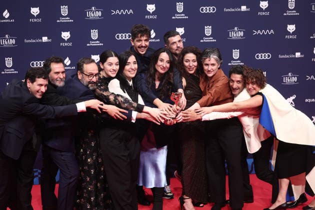 Photocall of award winners at the Feroz Awards 2026 The team of Los domingos poses with the awards they have won on the red carpet of the award winners at the Feroz Awards 2026, at the Pazo da Cultura, on January 24, 2026, in Pontevedra, Galicia Spain The Feroz Awards are presented annually by the Asociación de Informadores Cinematográficos de Espana since 2014, with the aim of highlighting the best audiovisual production of the year, both in film and television 24 JANUARY 2026 Pontevedra Galicia Pontevedra Galicia Galicia Spain  Copyright: xEduardoxParrax 7242558