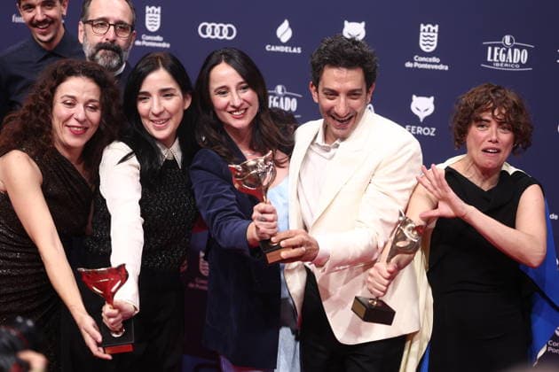Photocall of award winners at the Feroz Awards 2026 The team of Los domingos poses with the awards they have won on the red carpet of the award winners at the Feroz Awards 2026, at the Pazo da Cultura, on January 24, 2026, in Pontevedra, Galicia Spain The Feroz Awards are presented annually by the Asociación de Informadores Cinematográficos de Espana since 2014, with the aim of highlighting the best audiovisual production of the year, both in film and television 24 JANUARY 2026 Pontevedra Galicia Pontevedra Galicia Galicia Spain  Copyright: xEduardoxParrax 7242566