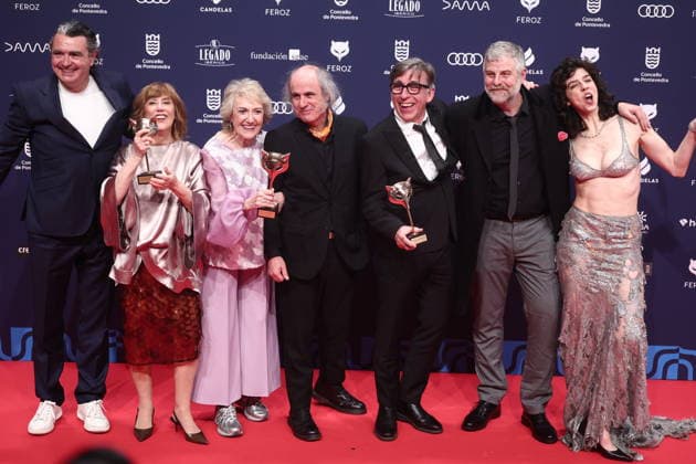 Photocall of winners at the Feroz Awards 2026 The Poquita fe team poses with the awards they have won on the red carpet of the winners at the Feroz Awards 2026, at the Pazo da Cultura, on January 24, 2026, in Pontevedra, Galicia Spain The Feroz Awards are presented annually by the Spanish Association of Cinematographic Informers since 2014, with the aim of highlighting the best of the years audiovisual production, both in film and television 24 JANUARY 2026 Pontevedra Galicia Pontevedra Galicia Galicia Spain  Copyright: xEduardoxParrax 7242598