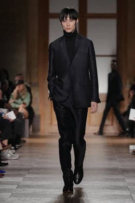 (260125) -- PARIS, Jan. 25, 2026 -- A model presents a creation from the menswear Fall Winter 2026-2027 collections by Hermes during the Men Paris Fashion Week, in Paris, France, on Jan. 24, 2026. ( Handout via Xinhua) FRANCE-PARIS-MEN FASHION WEEK-HERMES MeetEurope 