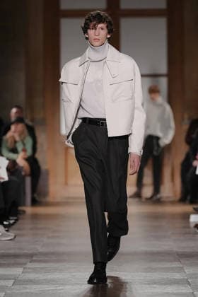 (260125) -- PARIS, Jan. 25, 2026 -- A model presents a creation from the menswear Fall Winter 2026-2027 collections by Hermes during the Men Paris Fashion Week, in Paris, France, on Jan. 24, 2026. ( Handout via Xinhua) FRANCE-PARIS-MEN FASHION WEEK-HERMES MeetEurope 