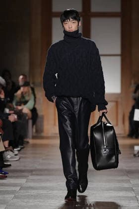 (260125) -- PARIS, Jan. 25, 2026 -- A model presents a creation from the menswear Fall Winter 2026-2027 collections by Hermes during the Men Paris Fashion Week, in Paris, France, on Jan. 24, 2026. ( Handout via Xinhua) FRANCE-PARIS-MEN FASHION WEEK-HERMES MeetEurope 