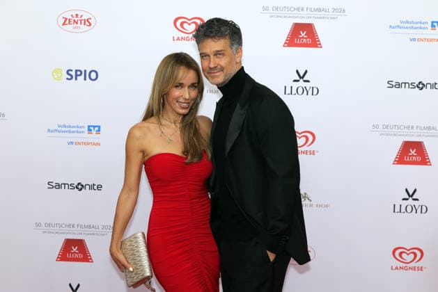 German Film Ball 2026 Wayne Carpendale and Annemarie Carpendale on the red carpet 50 German Film Ball 2026 on 24 01 2026 at the Hotel Bayerischer Hof in Munich Bavaria, Germany