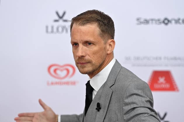 Oliver POCHER Presenter,Coemdian , single picture,cropped single motif,portrait,portrait,portrait 50 German Film Ball, Red Carpet, Red Carpet, on 24 01 2026 at the H o t e l B a y e r i s c h e r H o f, M u e n c h e n