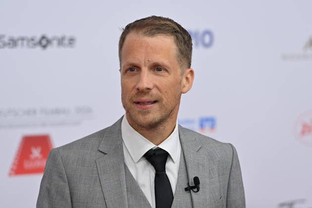 Oliver POCHER Presenter,Coemdian , single picture,cropped single motif,portrait,portrait,portrait 50 German Film Ball, Red Carpet, Red Carpet, on 24 01 2026 at the H o t e l B a y e r i s c h e r H o f, M u e n c h e n