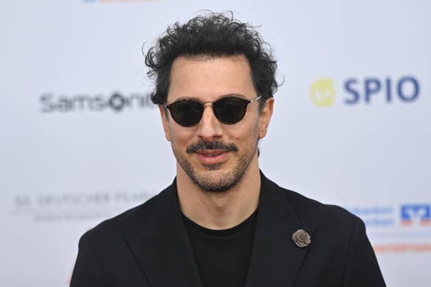 Fahri YardÄ±m actor single picture, cropped single motif, 50 German Film Ball, Red Carpet, Red Carpet, on 24 01 2026 at the H o t e l B a y e r i s h o f, M u e n c h e n