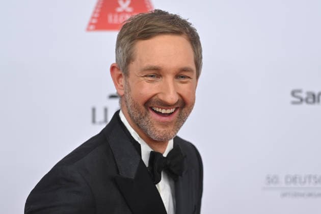 Daniel Boschmann presenter, single picture, cropped single motif, portrait, portrait 50 German Film Ball, red carpet, red carpet, on 24 01 2026 at the H o t e l B a y e r i s c h e r H o f, M u e n c h e n
