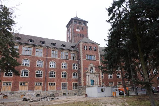 View of the building during a public tour of the otherwise inaccessible outdoor areas of the old state parliament building on the Brauhausberg in Potsdam, January 24, 2026 A campus of the University of Potsdam is to be built on the site Campus Brauhausberg Potsdam