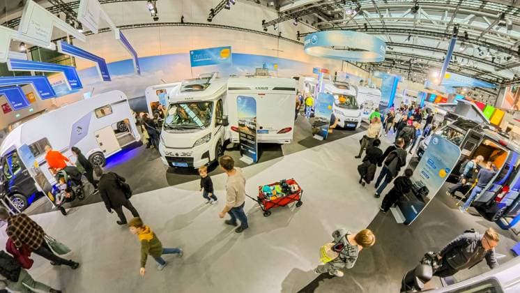 The weekend at CMT Stuttgart A birds eye view of the trade fair The Knaus stand 25 01 2026 From above, the colorful hustle and bustle of the trade fair unfolds - clear lines, full halls and the whole variety of travel, caravanning and leisure in one view Photo KS Images de Karsten Schmalz Landesmesse,Stuttgart, 0 00000° N , 0 00000° E Baden Württemb