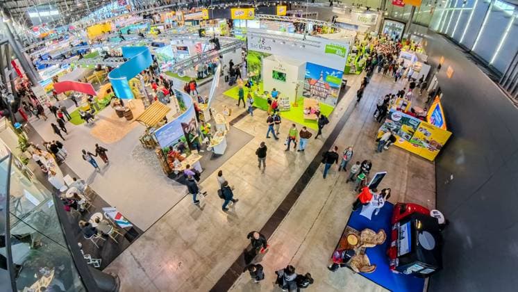 The weekend at CMT Stuttgart A birds eye view of the trade fair stands Tourism 25 01 2026 From above, the colorful hustle and bustle of the trade fair unfolds - clear lines, full halls and the whole variety of travel, caravanning and leisure in one view Photo KS Images de Karsten Schmalz Landesmesse,Stuttgart, 0 00000° N , 0 00000° E Baden Württemberg G
