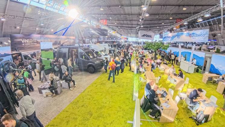 The weekend at CMT Stuttgart A birds eye view of the trade fair The Pössl stand 25 01 2026 From above, the colorful hustle and bustle of the trade fair unfolds - clear lines, full halls and the whole variety of travel, caravanning and leisure in one view Photo KS Images de Karsten Schmalz Landesmesse,Stuttgart, 0 00000° N , 0 00000° E Baden Württemb