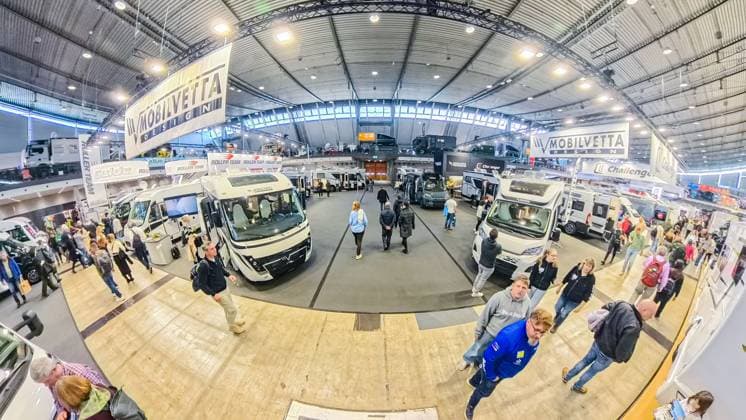 The weekend at CMT Stuttgart A birds eye view of the trade fair The Mobilvetta stand 25 01 2026 From above, the colorful hustle and bustle of the trade fair unfolds - clear lines, full halls and the whole variety of travel, caravanning and leisure in one view Photo KS Images de Karsten Schmalz Landesmesse,Stuttgart, 0 00000° N , 0 00000° E Bade