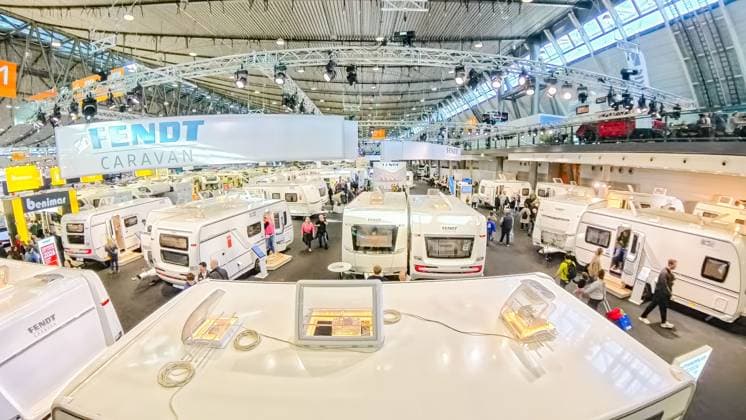 The weekend at CMT Stuttgart A birds eye view of the trade fair stand of Fendt Caravan 25 01 2026 From above, the colorful hustle and bustle of the trade fair unfolds - clear lines, full halls and the whole variety of travel, caravanning and leisure in one view Photo KS Images de Karsten Schmalz Landesmesse,Stuttgart, 0 00000° N , 0 00000° E