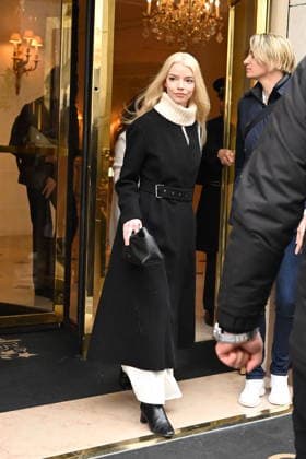 Entertainment Bilder des Tages Semi exclusive Anya Taylor Joy leaves the Ritz Hotel during Paris Fashion Week PFW on January 25, 2026 Pierre Perusseau Bestimage Semi exclusive Anya Taylor Joy leaves the Ritz Hotel during Paris Fashion Week PFW on January 25, 2026 Paris France  Copyright: xPierrexPerusseaux xBestimagexPierrexPerusseaux xBestimagex